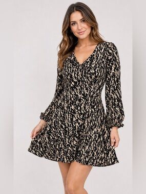 QED London Women's Animal Print Fit & Flare Dress
- Size 6 - Long Sleeve